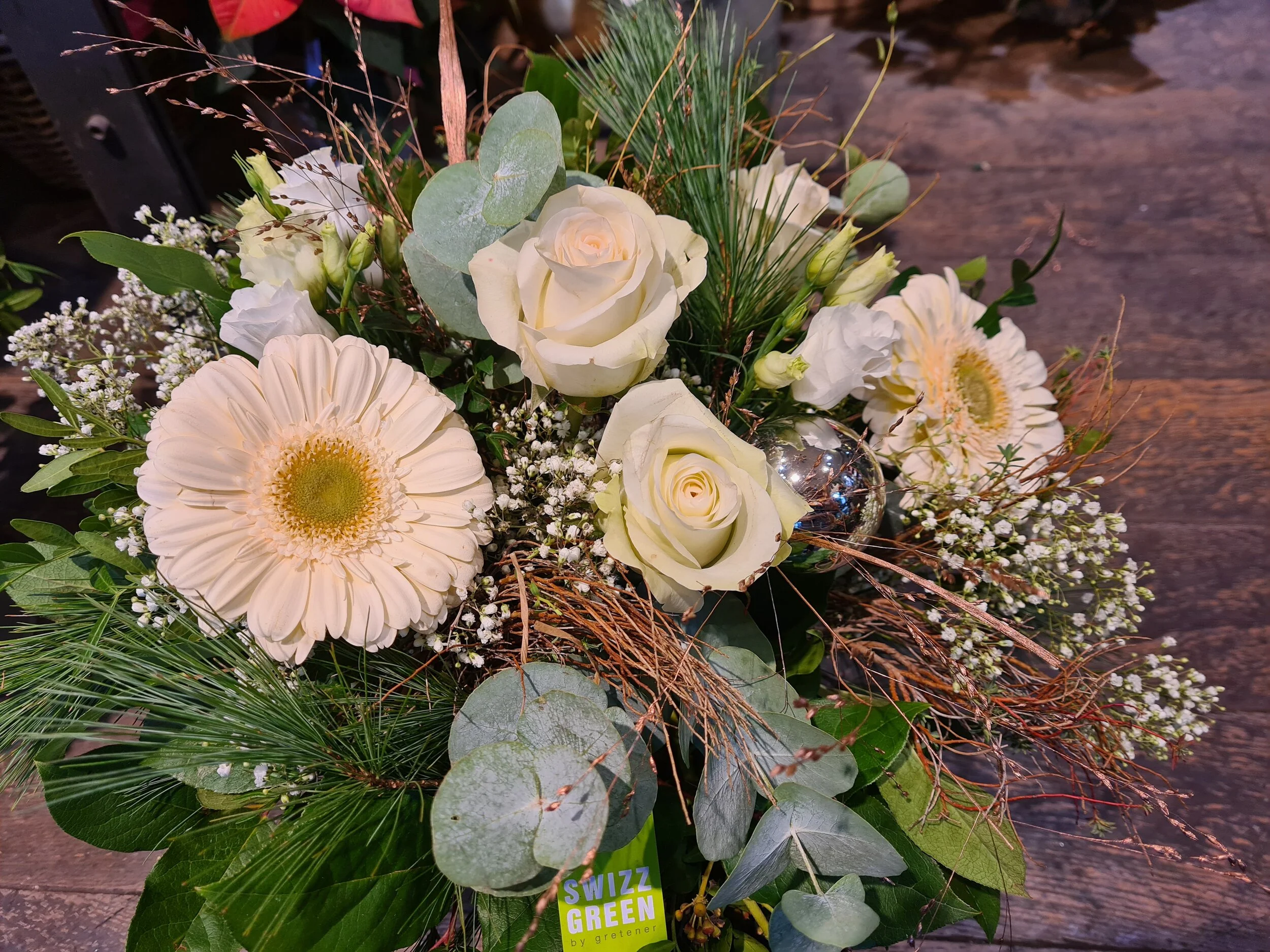 weihnachtlicher Blumenstrauss weiss