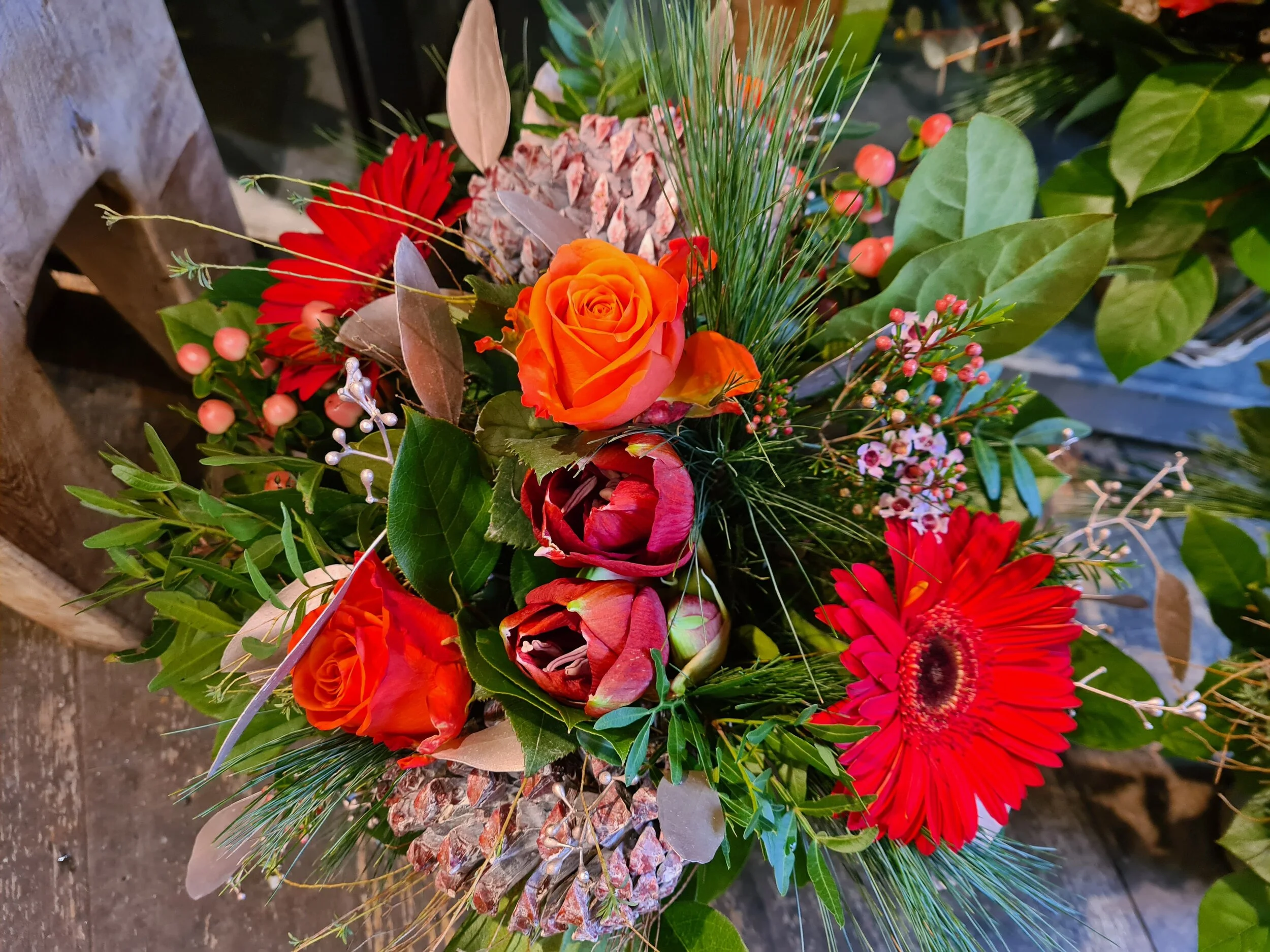 weihnachtlicher Blumenstrauss in den rot/ orange Töne