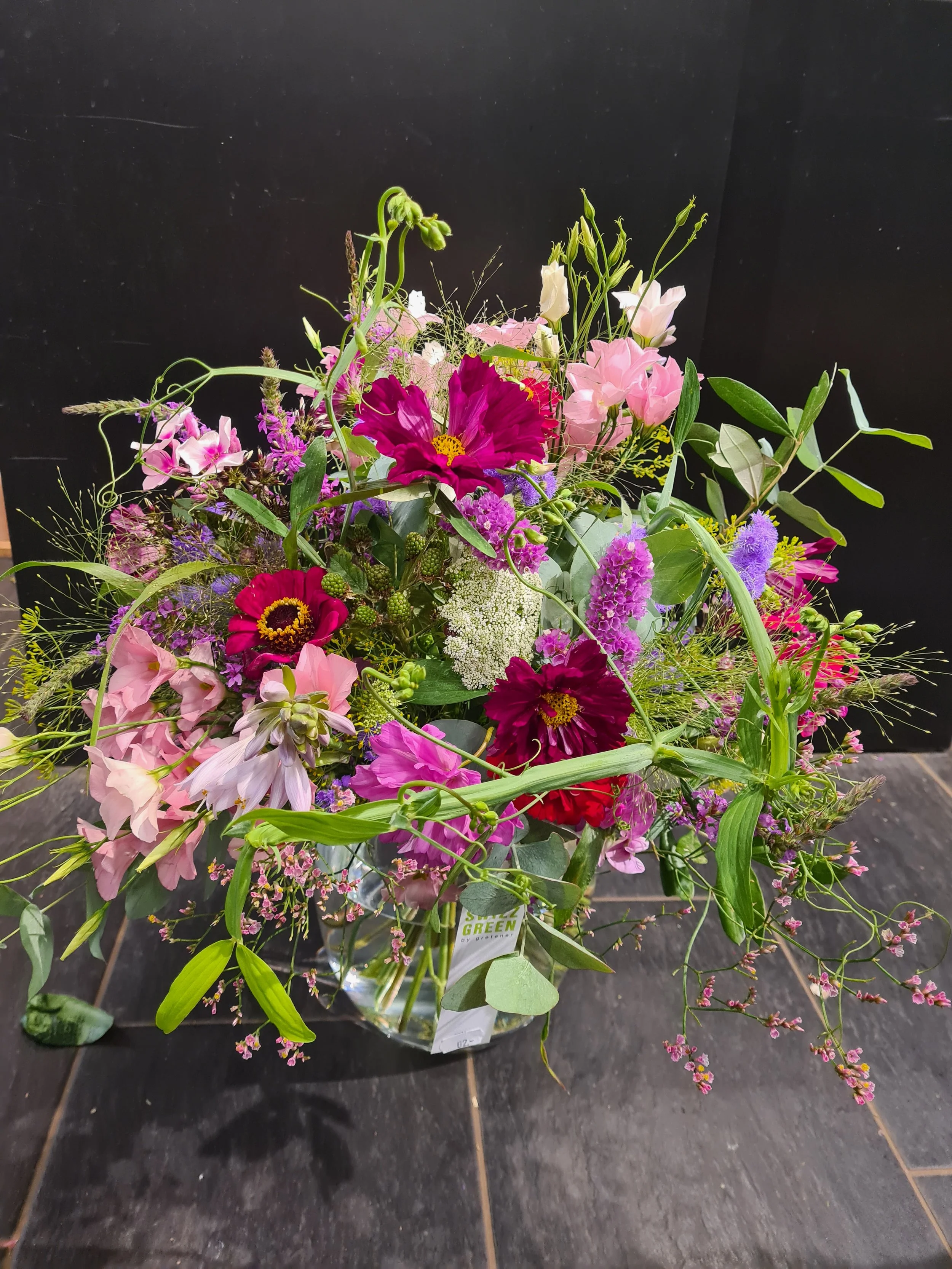 bunter Wiesenstrauss mit Blumen aus der Region