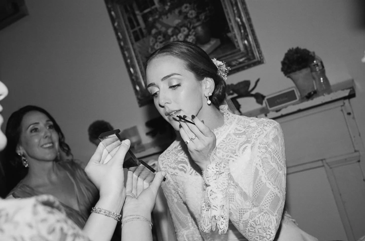 Some b&amp;w moments from my first wedding of the year!

Happy gallery delivery day🤍

Photo: @jordycophoto 
Venue: @longhollowgardens 
Coordinator: @katieocoordination 
Florist: @bellebeckdesigns 
Hair/MUA: @helenbushmua 
Coffee Cart: @twinrabbitsco