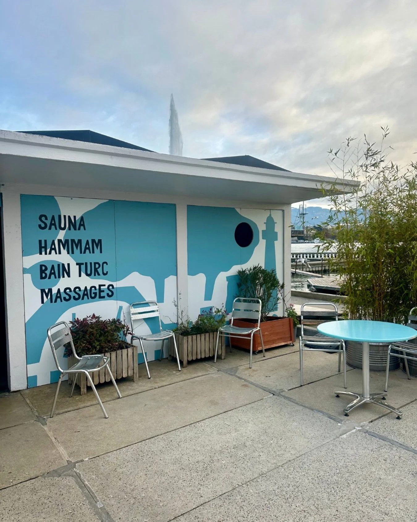 Une fois par trimestre, je vais &agrave; Gen&egrave;ve🇨🇭 
Pas pour admirer le jet d&rsquo;eau, ni pour d&eacute;poser un ch&egrave;que &agrave; la banque&hellip;
mais pour me rendre dans mon lieu f&eacute;tiche : @bainsdespaquis 

🧖&zwj;♀️ Au prog