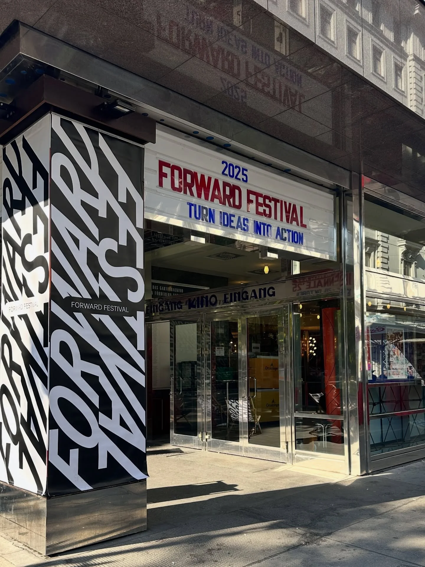 8 Gespr&auml;che. 8 Frauen. 1 Erkenntnis. 💥

Gestern fand das @forwardfestivals im Gartenbaukino in Wien statt &ndash; und ich durfte als eine von vier Mentor:innen beim Format &bdquo;Mentoring 2 Go&ldquo; dabei sein.

Das Setting war fast wie Speed