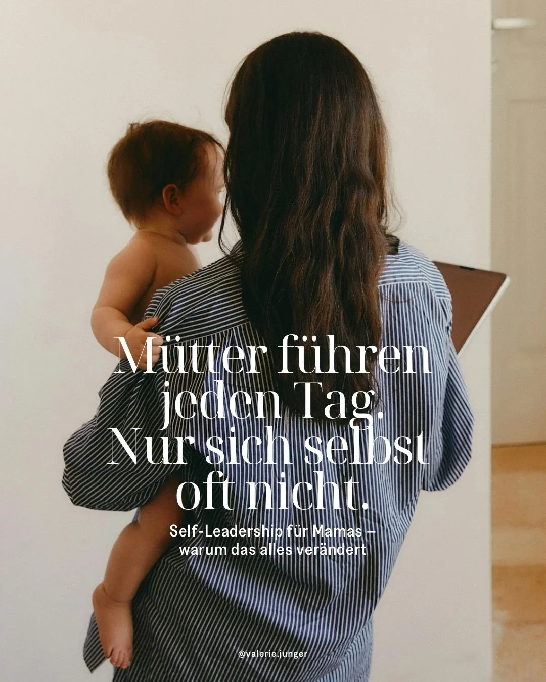 M&uuml;tter sind die ge&uuml;btesten F&uuml;hrungskr&auml;fte der Welt. Und trotzdem f&uuml;hlen sich so viele getrieben. Ohnm&auml;chtig. Im Hamsterrad. Weil sie alles f&uuml;hren &ndash; nur (eben) sich selbst nicht.

Self-Leadership f&uuml;r Mamas