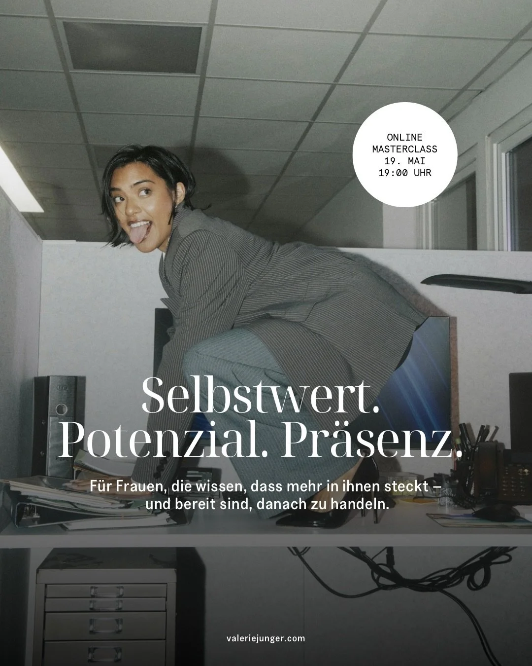 Die meisten Frauen wissen genau, was sie wollen. Sie warten nur darauf, dass sie sich selbst endlich die Erlaubnis geben.

Am 19. Mai sprechen wir dar&uuml;ber. &Uuml;ber Selbstwert, der dich in Bewegung bringt. &Uuml;ber Potenzial, das aufgeh&ouml;r