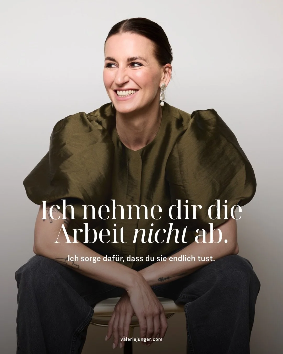 Ich nehme dir die Arbeit nicht ab. Ich sorge daf&uuml;r, dass du sie endlich machst.

In den letzten zwei Jahren kamen immer mehr Frauen zu mir, die sich in ihrer Mid-Career neu positionieren wollen &ndash; im bestehenden Job oder komplett neu, getri