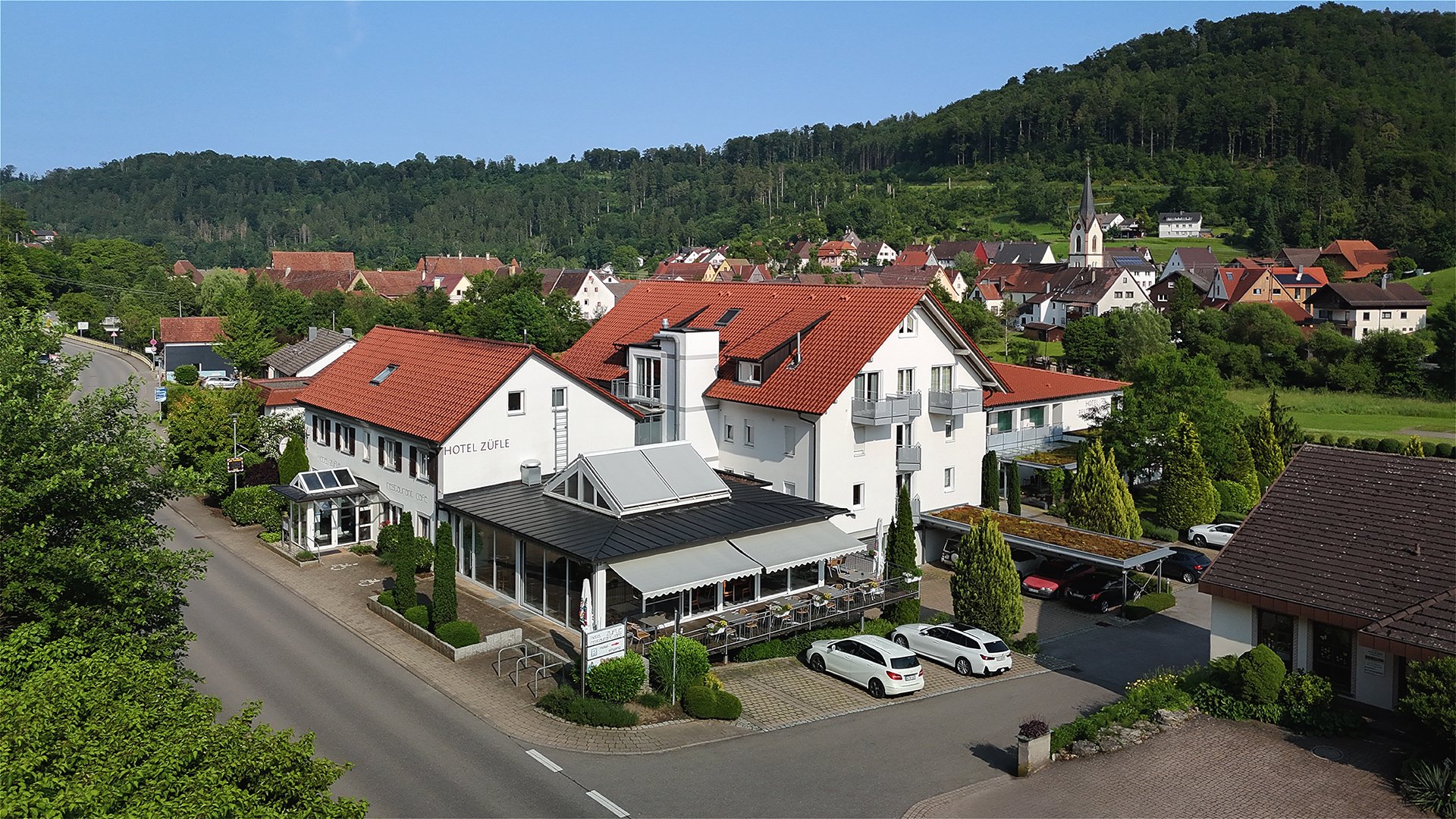 Züfle Luftaufnahme Eingang 1-1920px.jpg