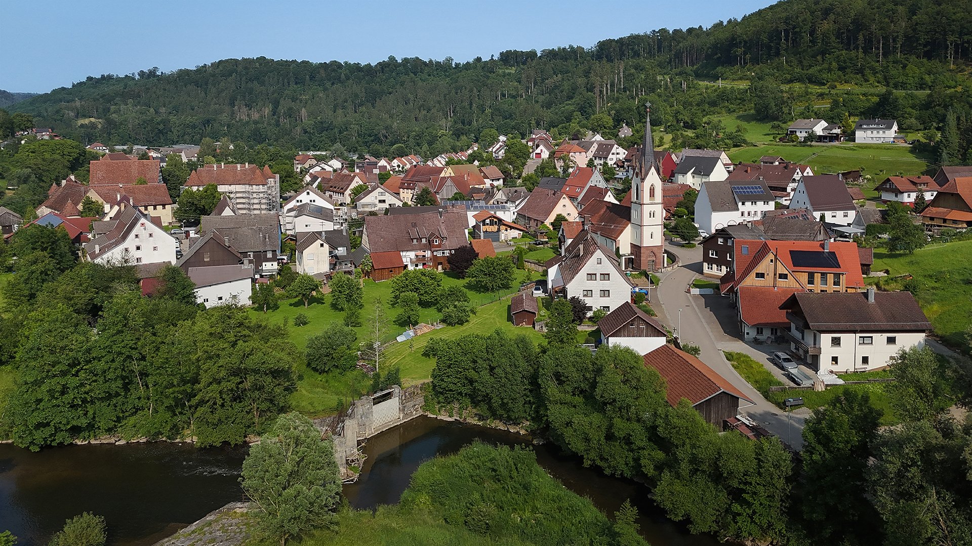 Züfle Luftaufnahme Kirche 1-1920px.jpg