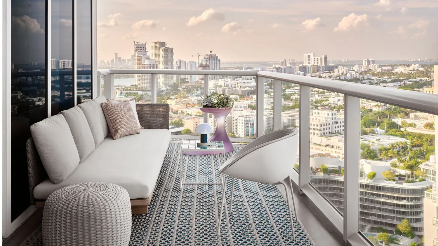11-Miami_Beach_Apartment.webp