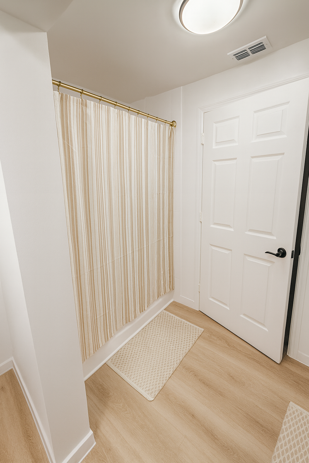 Common Bathroom 01 - Alachua House