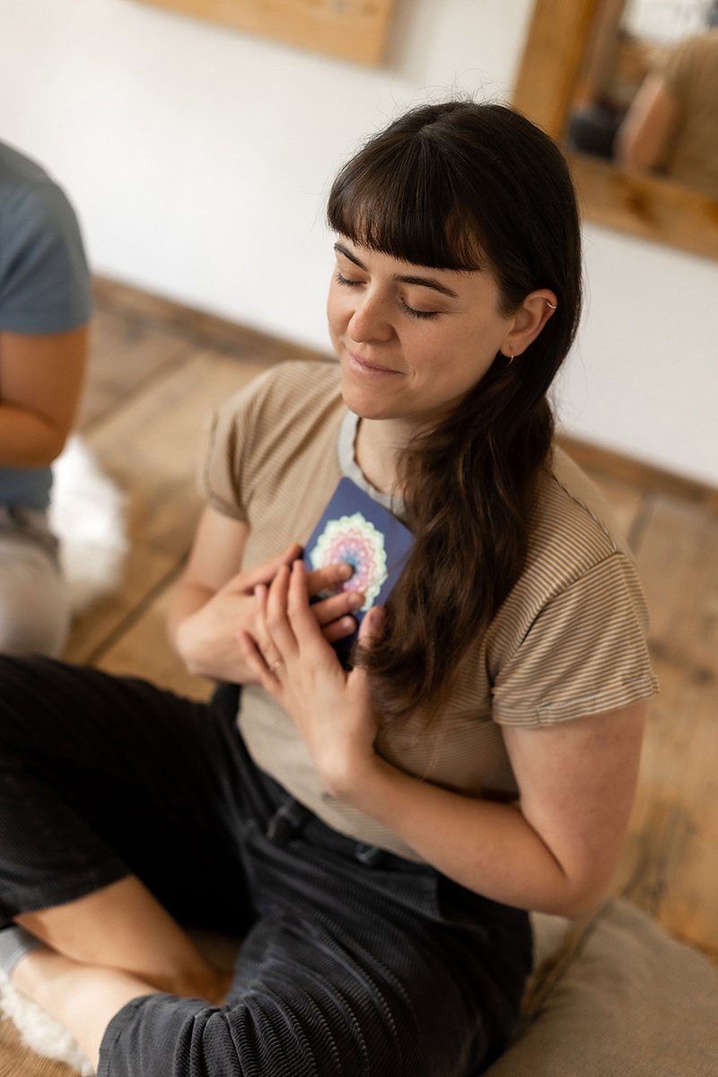 Emotionale Reflexionsübung in einem Workshop für persönliche Entwicklung, Achtsamkeit und Selbstfürsorge.