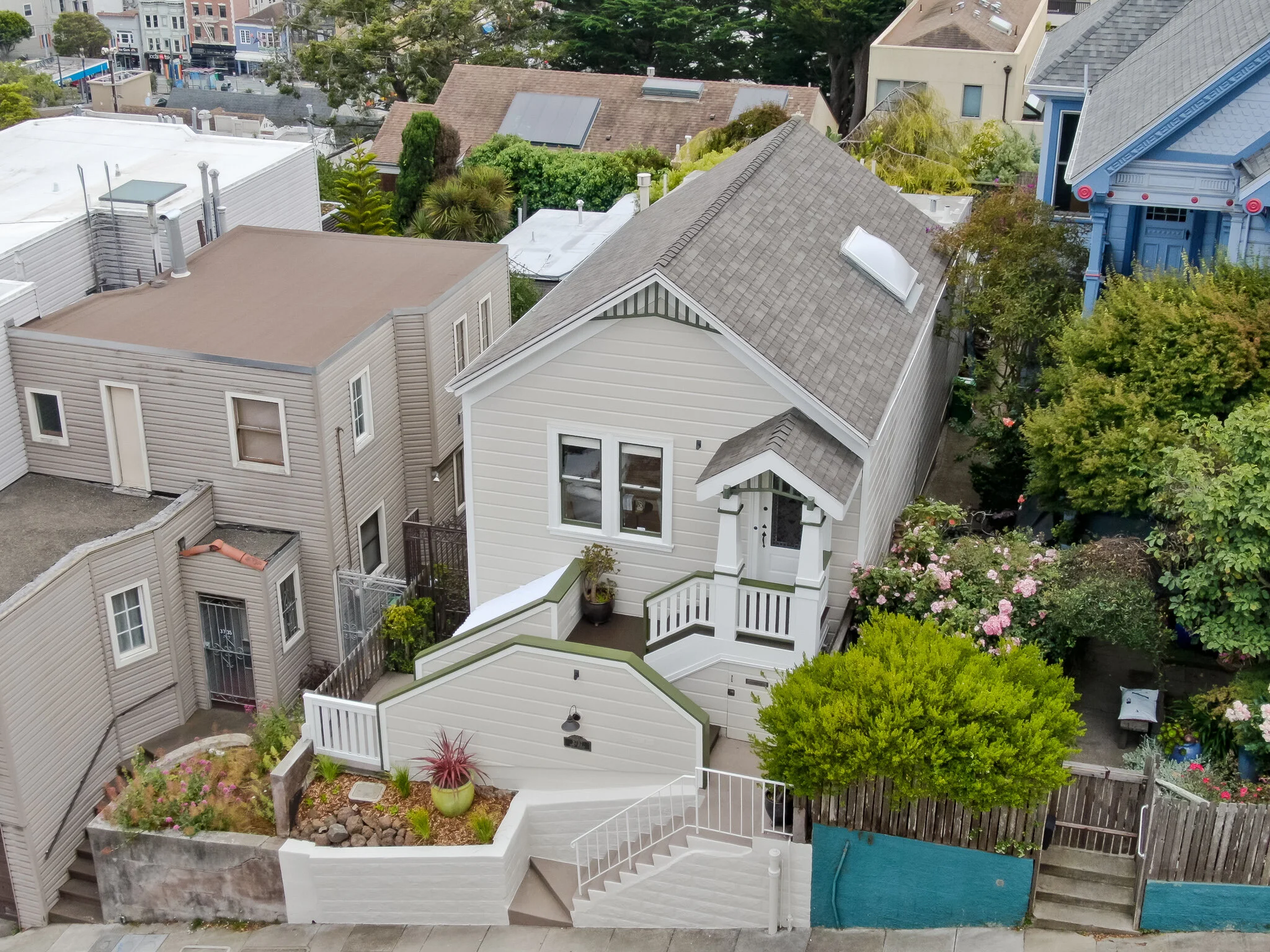 3737 16th Street - Façade