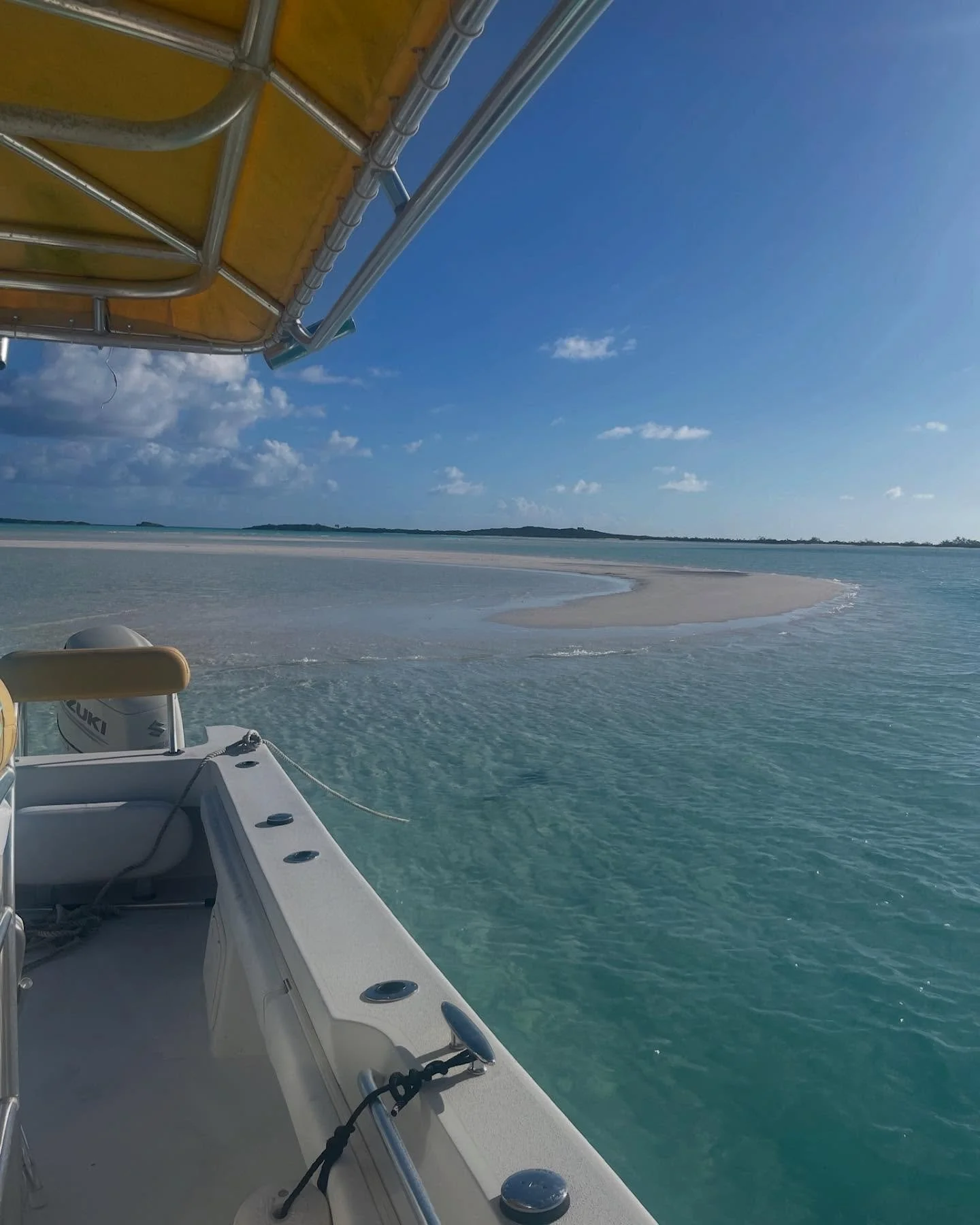 Sun&rsquo;s out ☀️ Boat in the water 🌊

Always a good idea to take a break and explore the sandbars 🦀🏝️