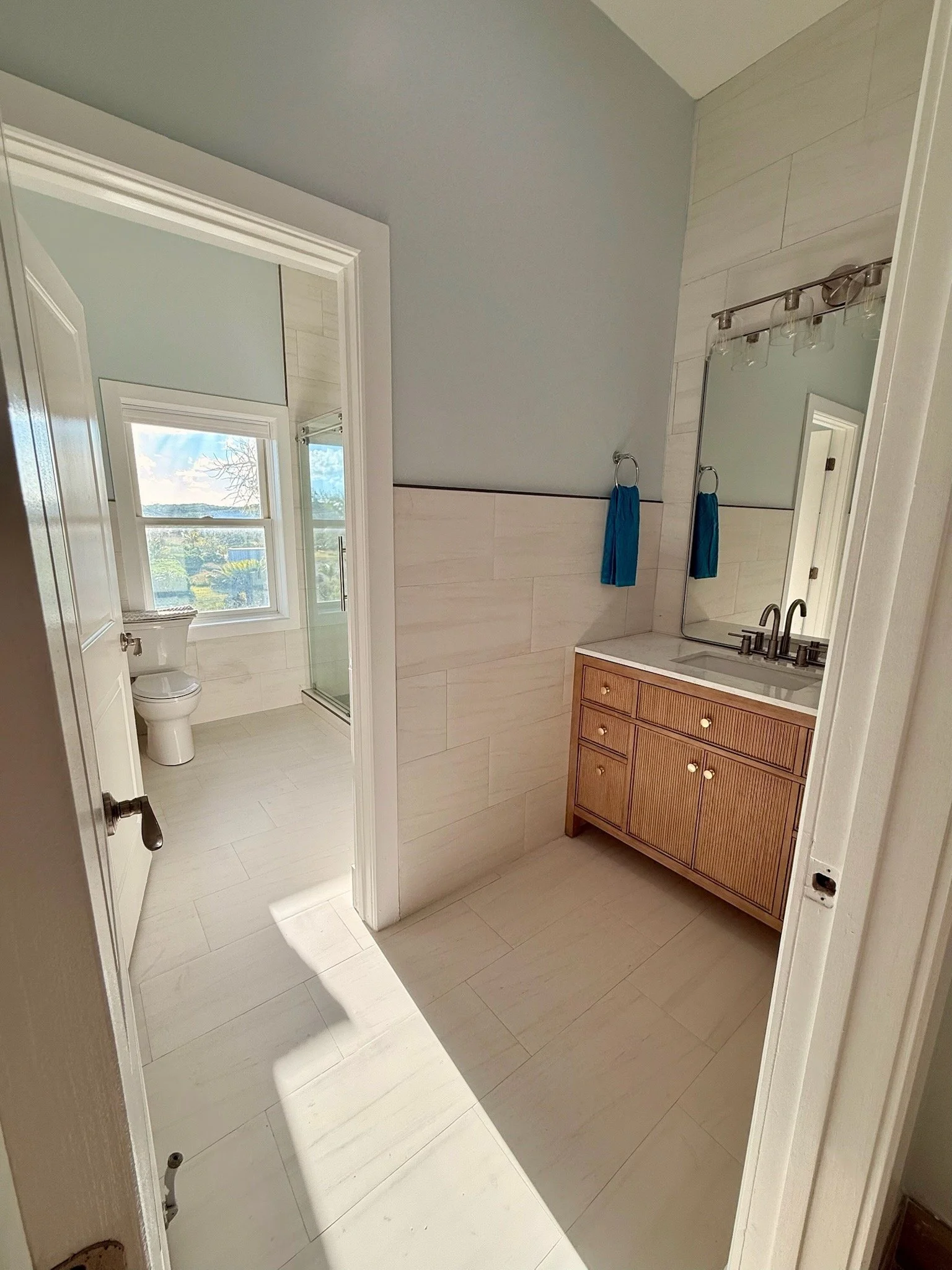 Upstairs Bath 1.jpeg