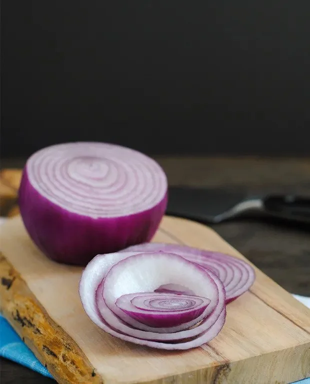 How To Make Onions Less Strong: Taming The Taste of Raw Onion