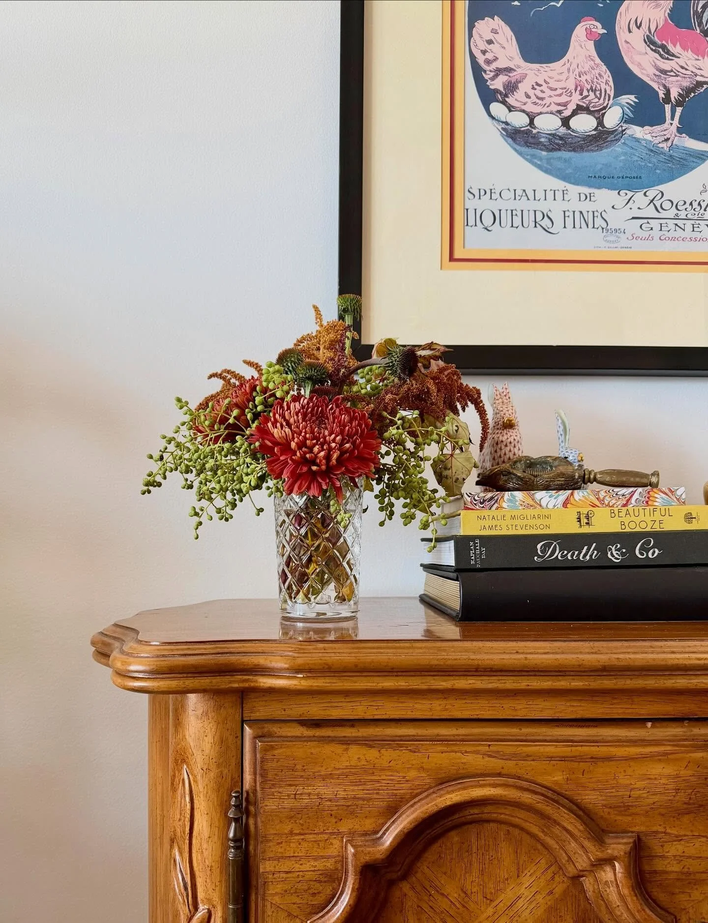 bar cart with flower arrangement or bust ! 

.

.

#florist #floraldesign #floraldesigners #chicagofloraldesigner #chicagoflorist #floristofinstagram #cremons #echinaceapods #amaranthus #maplebranch #fallflorals #fallfloraldesign #barcartdesign