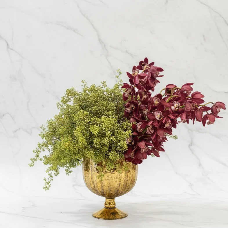 sometimes simple is simply better 🧡

.

.

.

#floral #floralinspo #floraldesigns #floraldesigners #florists #floristsofinstagram #floristsofchicago #floraldesignchicago #eucalyptus #cybidium #eventdesigner #eventflorals #chicagofloraldesigner #chic