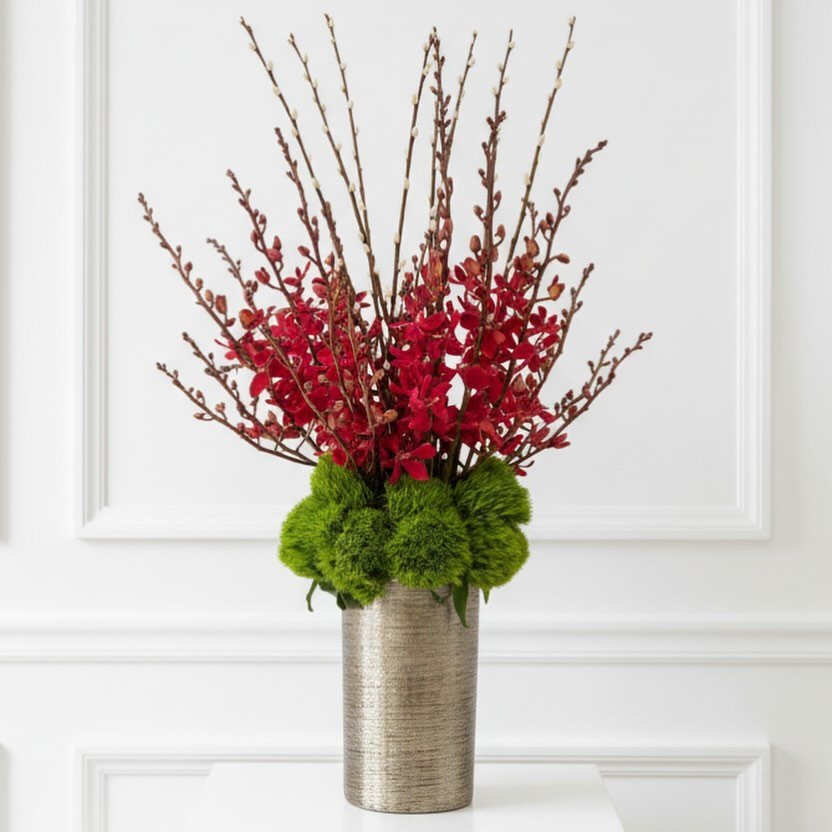 LAST CHANCE ! Calling all hosts, hostesses, friends, family, and neighbors! Today is the final day to place your EmBloom order before Christmas! DM or reach out via our website to order. Deliveries will go out on Tuesday, December 23, or pick up Mond