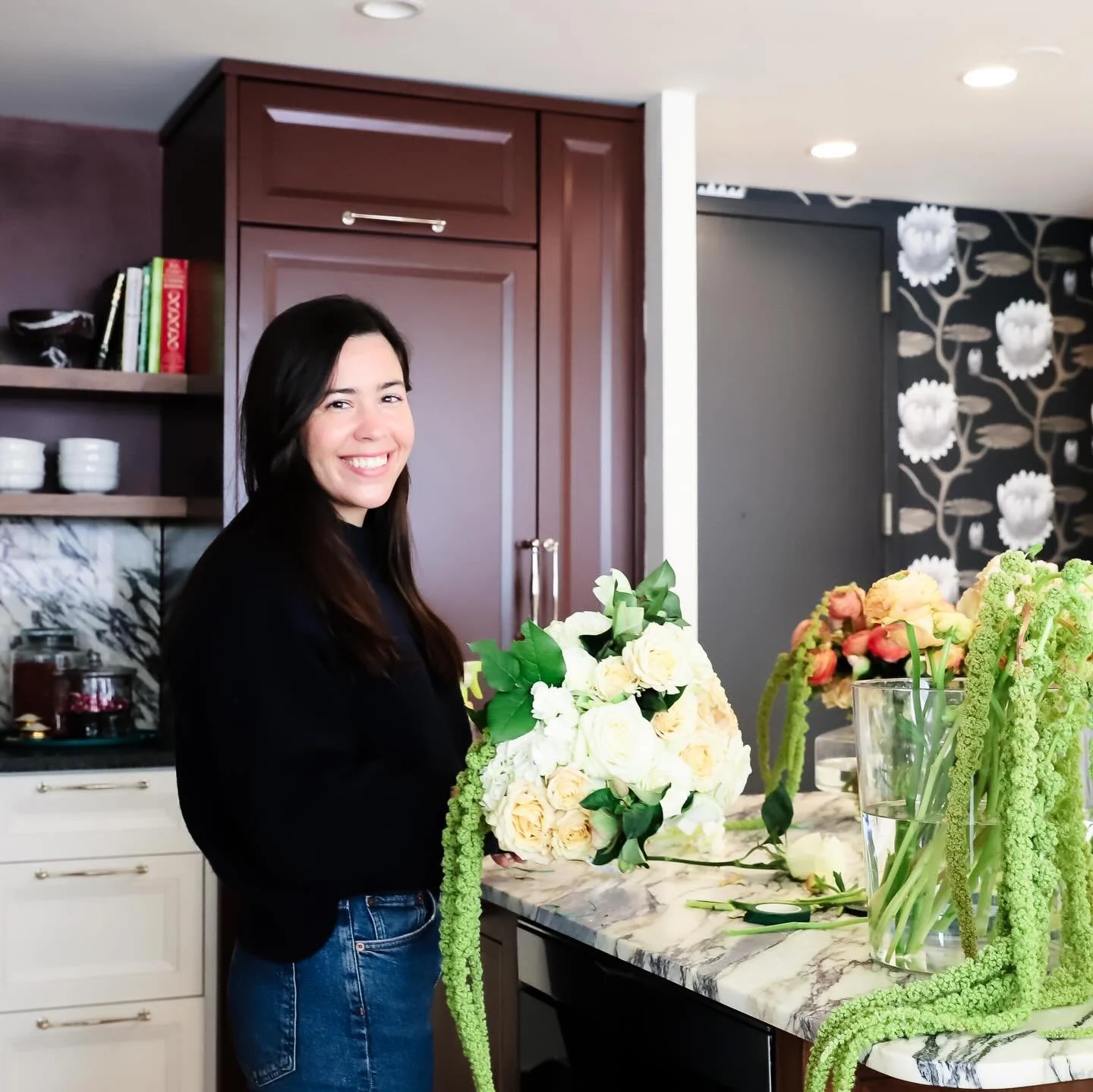 Behind the scenes at EmBloom | 📸 by @be_nik 

.

.

#ChicagoFlorist #ChicagoFlowers #ChicagoFloralDesign #ChicagoSmallBusiness #ChicagoCreative