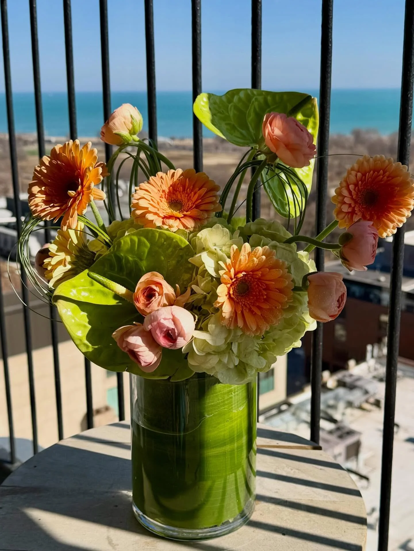 Pretty view. Prettier flowers 🧡

.

.

#ChicagoFlorist #ChicagoFlowers #ChicagoFloralDesign #ChicagoSmallBusiness #ChicagoCreative