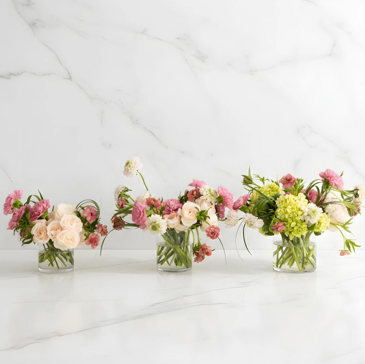 S, M, &amp; L designer&rsquo;s choice designs. All gorgeous, all fresh and all perfect for gifting 🧡

Place your order at embloomdesigns.com/order 

.

.

#ChicagoFlorist #ChicagoFlowers #ChicagoFloralDesign #ChicagoSmallBusiness #ChicagoCreative