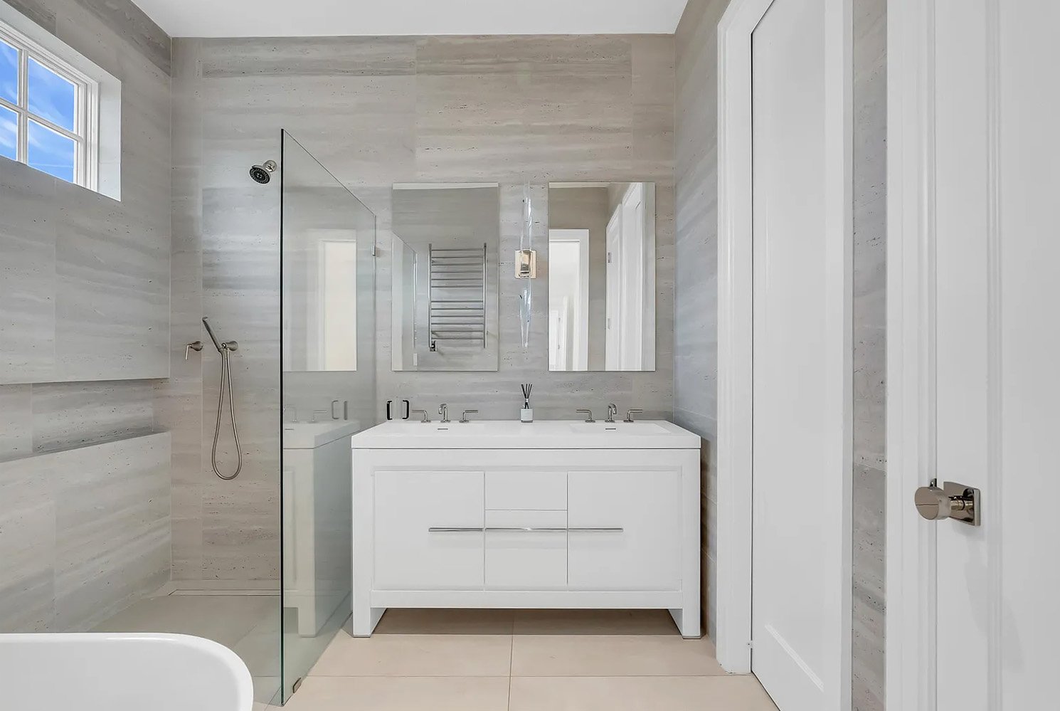 Master Bathroom.jpg