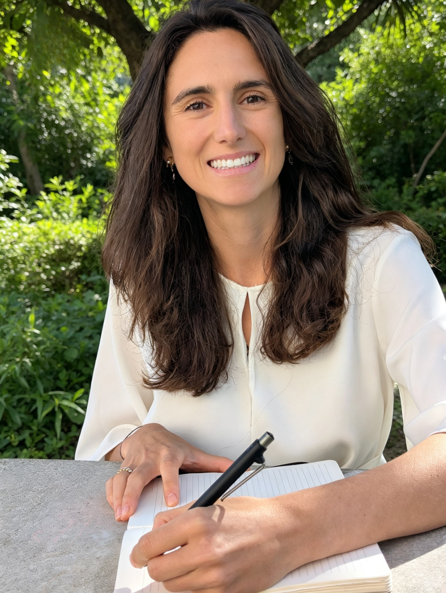 Joana Amram, gut health therapist in Lisbon, supporting clients with bloating