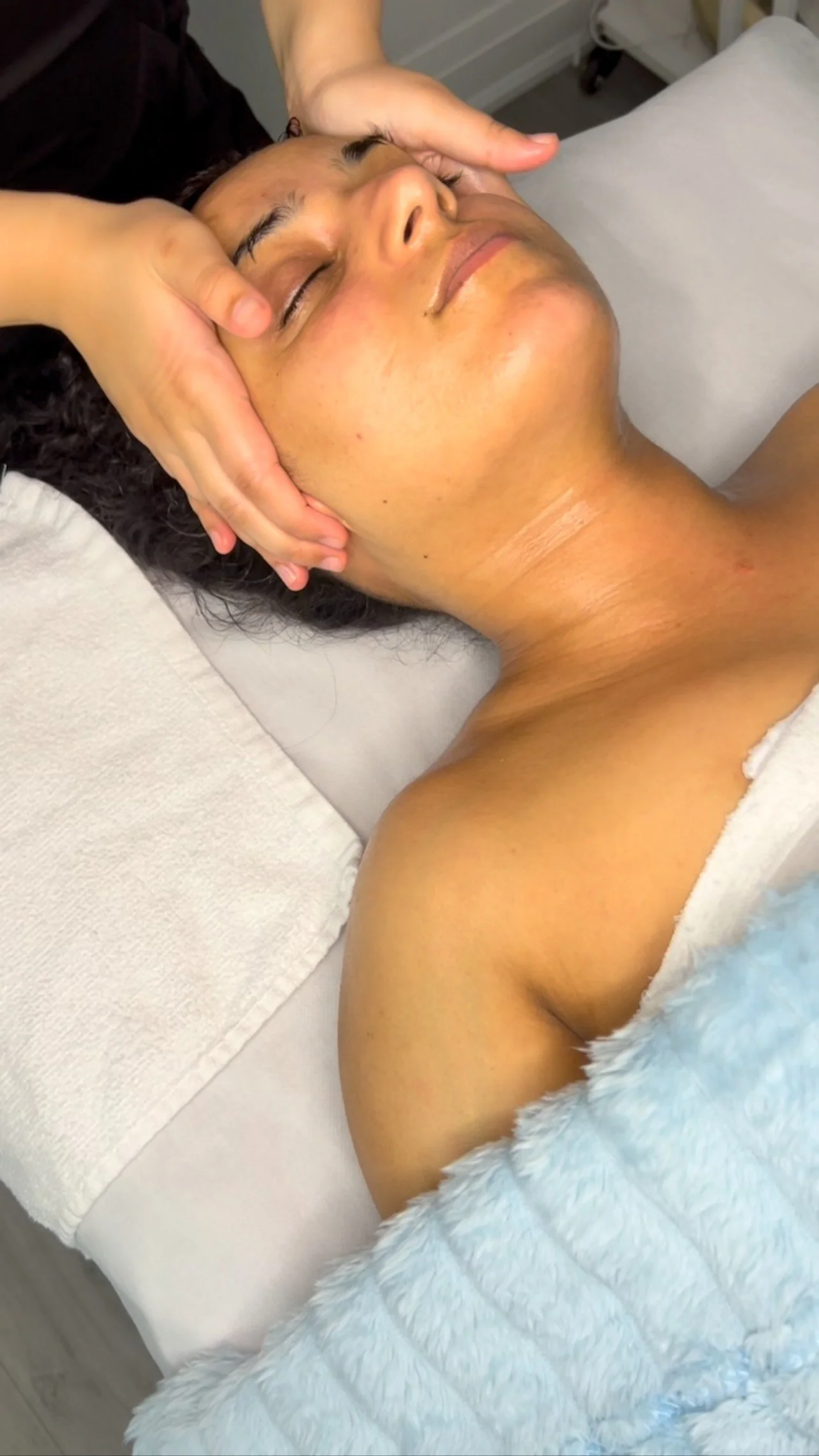 ✨ Facial + Free Massage = Relax & Glow 💆‍♀️ Book now!
#fyp #brampton #facial #skincare #toronto