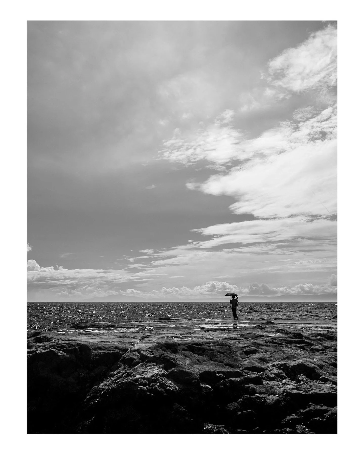 Japan 3/5 

Enoshima y Kamakura 

El d&iacute;a empez&oacute; en un tren hacia Kamakura y se convirti&oacute; en pura magia. Al llegar a Kamakura nos encontrarnos con mi amigo Taichi, el maestro de esta aventura.

El plan: un roadtrip hacia la costa.