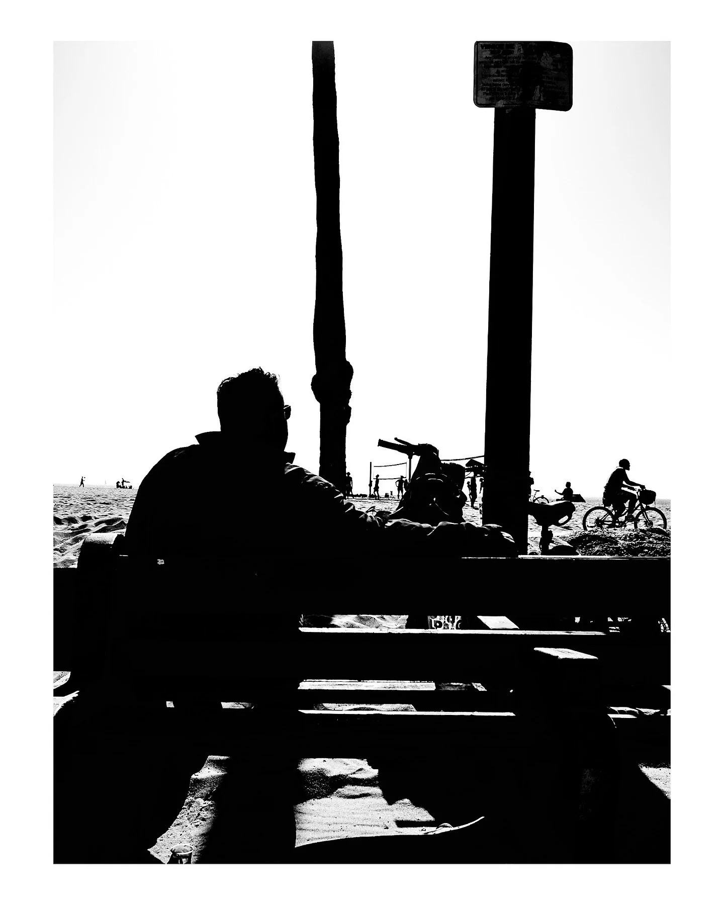 Ahora nos saltamos al otro lado del mundo. 
🌊✨ Venice Beach y la energ&iacute;a pura de sus skaters, el arte callejero y la magia de la hora dorada con mi fiel LUMIX GX9. Aqu&iacute; parece que si vive el esp&iacute;ritu libre de LA. 📸🌴

#VeniceBe