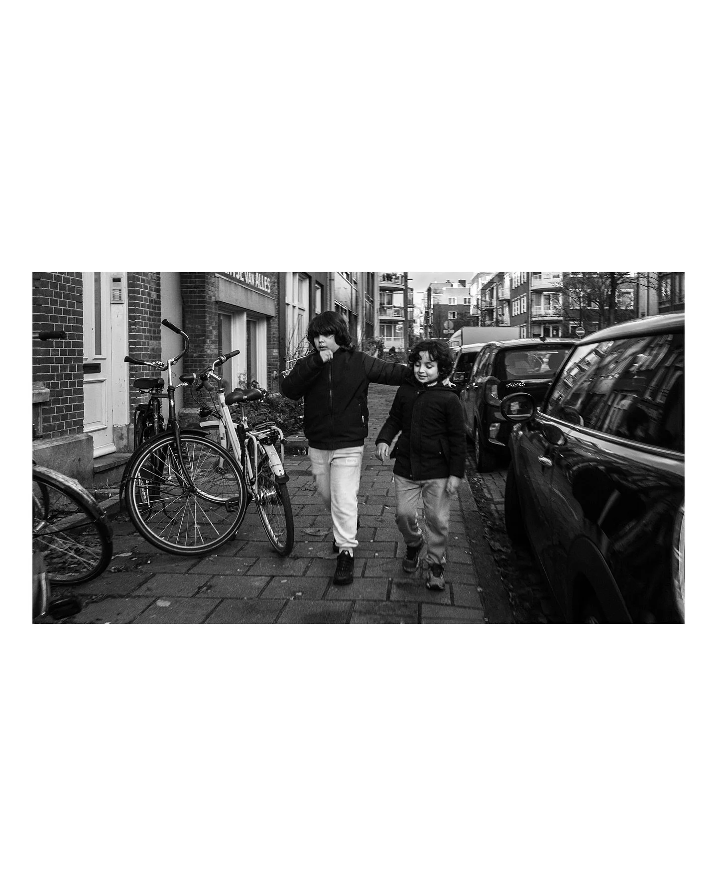 📸 Carlos Coronado Photography | Amsterdam en B&amp;W

Segunda parada de nuestro viaje. Esta ciudad no ha cambiado mucho. Es como cuando los hobbits regresan a la comarca y se dan cuenta que ah&iacute; no pas&oacute; nada durante el tiempo que estuvi