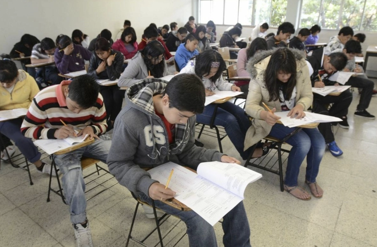 La escuela no descansa porque el capital no descansa: una reflexión del agotamiento docente