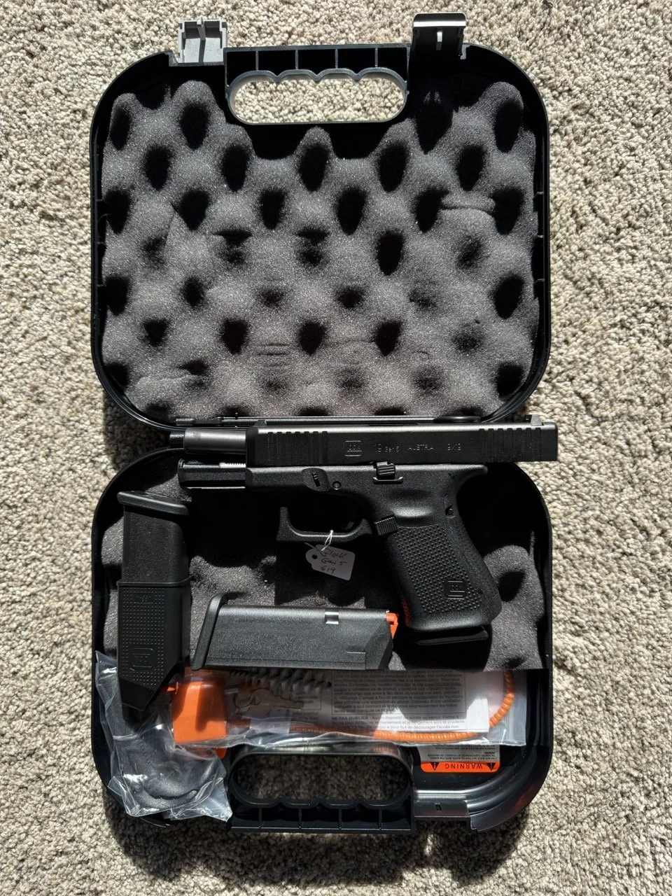 N.I.B Glock 19 Gen 5 w 3 mags, box, and a lock