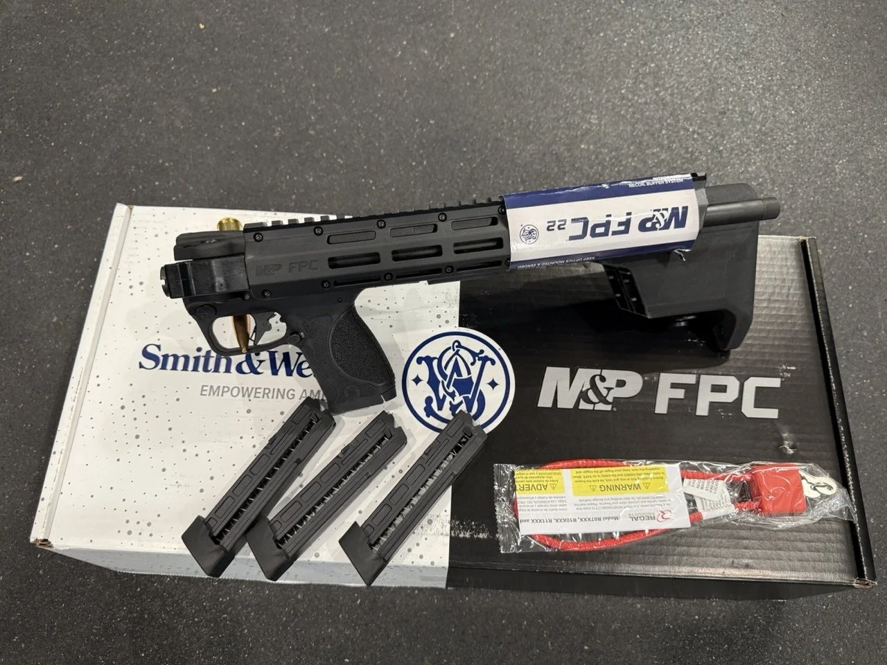N.I.B S&W FPC .22LR w 3 mags, box and a lock