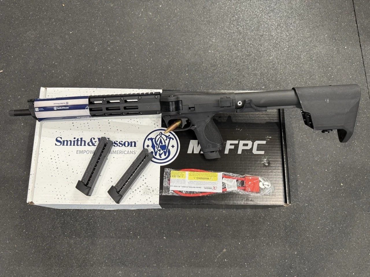 N.I.B S&W FPC .22LR w 3 mags, box and a lock