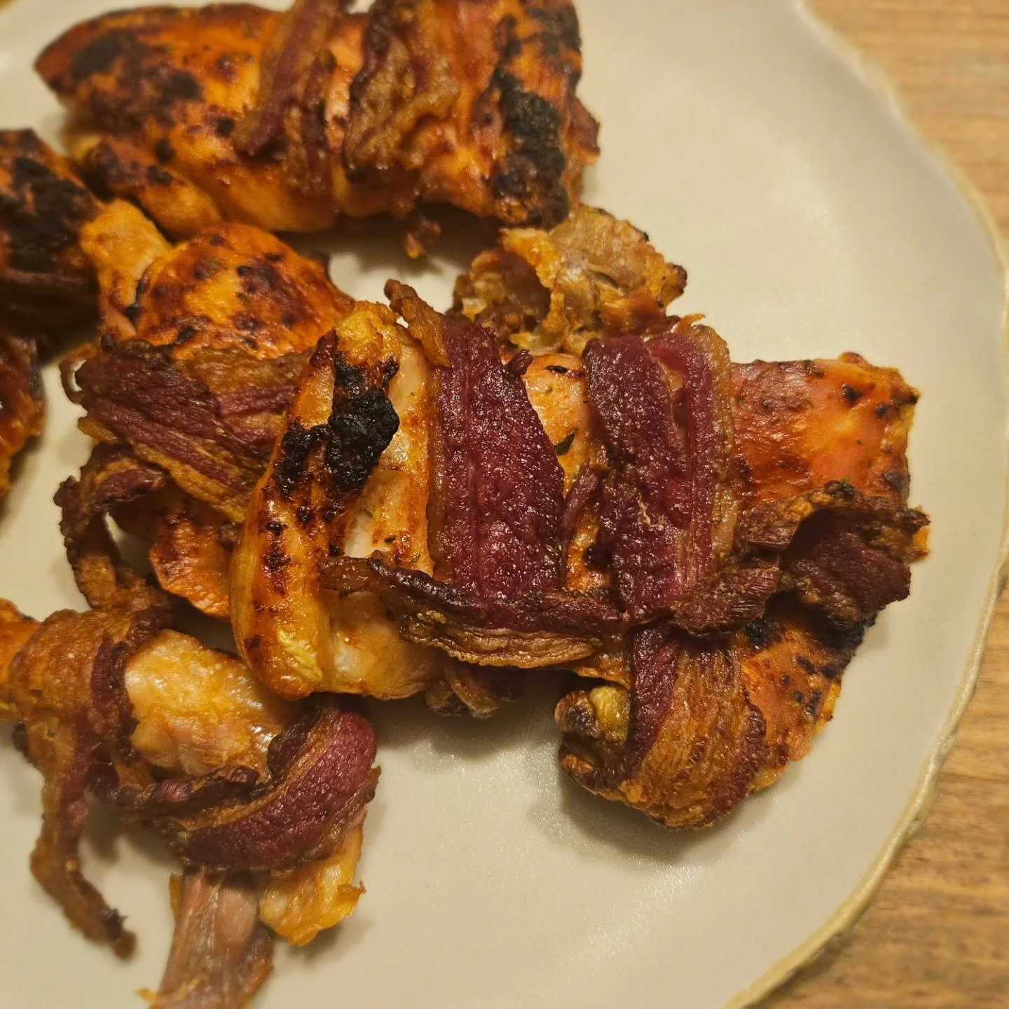 Friendly reminder: "bacon" doesn't necessarily mean pork! Bacon is cut from the belly of the animal, so there are lots of other critters running around with delicious bacon on their bodies 🤪

Tonight I'm enjoying chicken thighs seasoned wi