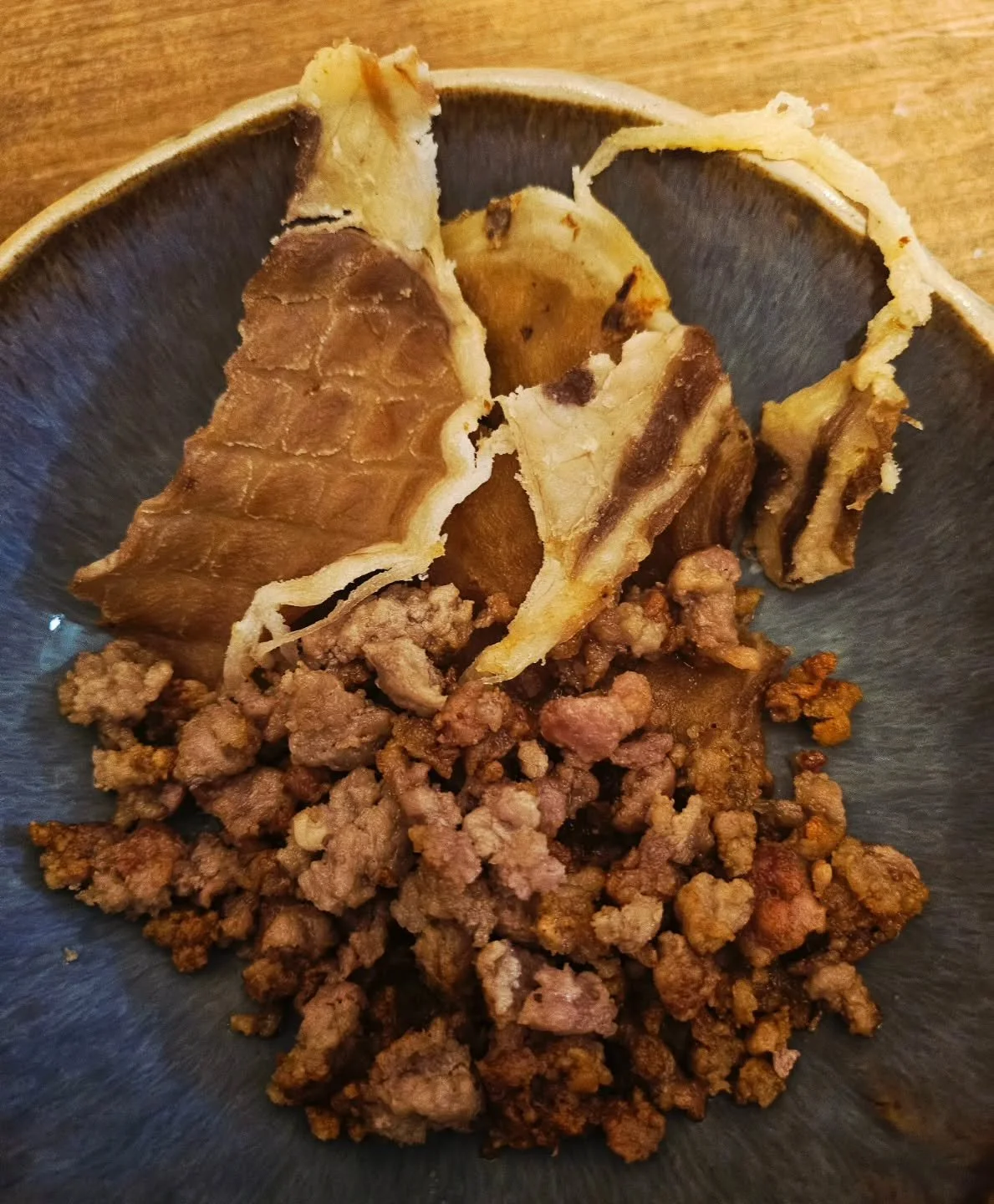 Ending my evening with a power bowl!

16oz ground veal seasoned with truffle salt + &frac12; a bag of @carnivore.snax pork loin 🤤 

#carnivore #veal #powerfulwomen #newyearsday #proteinpacked