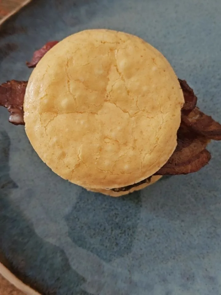 🐐 Fully carnivore GOAT burger! I had some ground goat from @billydoe_meats and was feeling creative, so I whipped up this dairy-free burger for breakfast.

Buns: collagen buns from Joel - first time making them and won't be the last. Great texture a