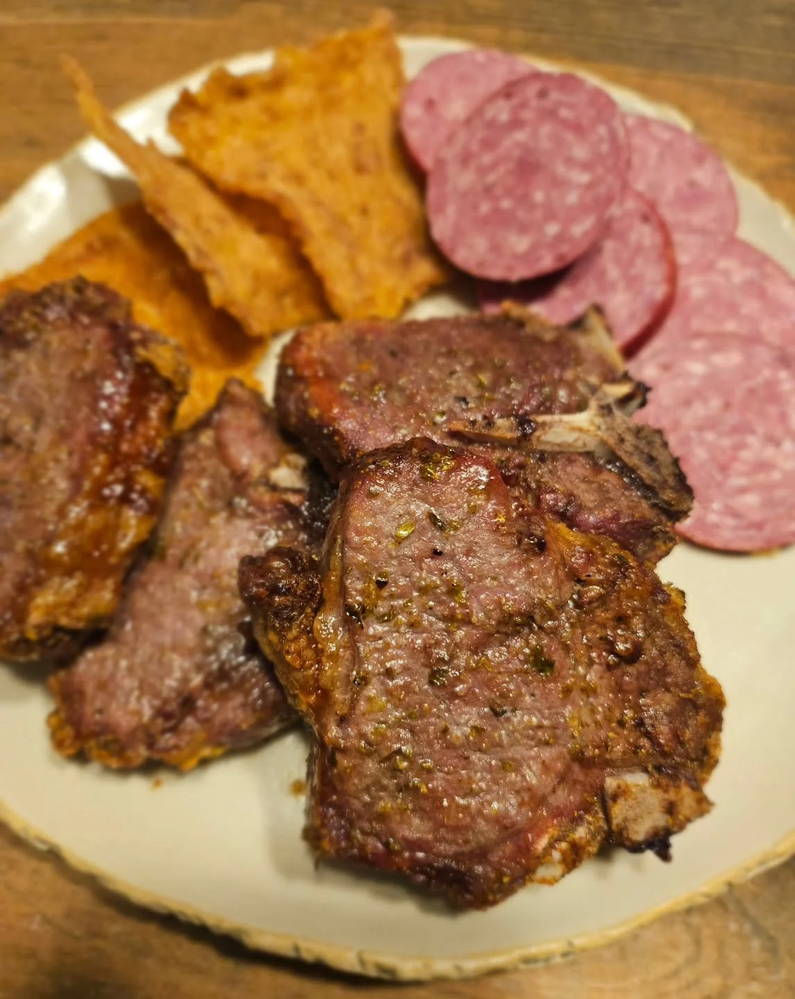 Happiness on a plate! Air-fried lamb chops seasoned with @redmondrealsalt garlic salt, @carnivore.snax chicken sliders, and beef summer sausage (sugar-free of course!) from @sevensonsfarms 🥩 

Great way to end a snowy Monday, and I'm looking forward