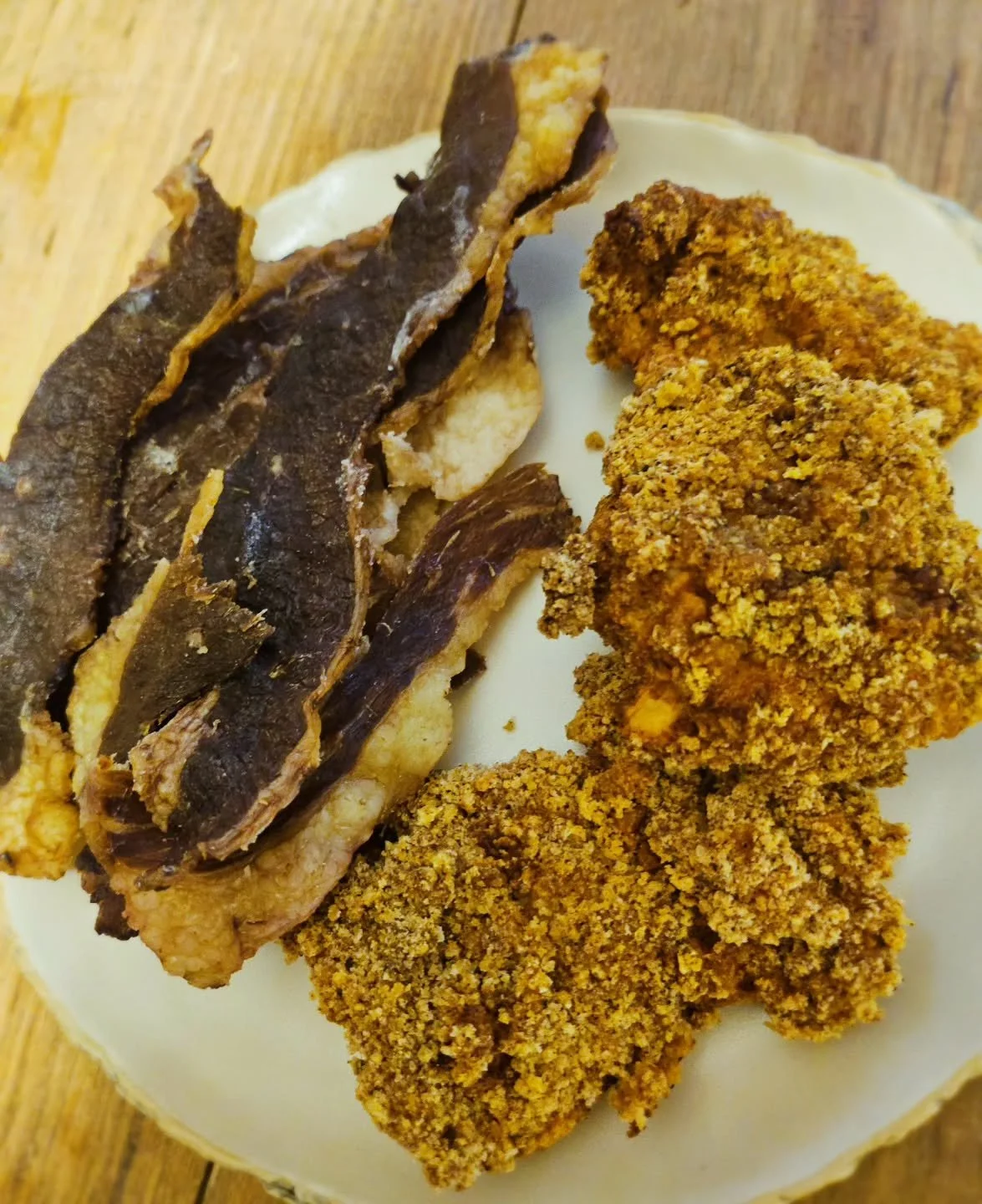Refueling after my evening workout with a packed plate! Chicken thighs fried in @porkkinggood Cajun pork rind crumbs &amp; half a bag of @carnivore.snax brisket chips. Great combo! Delicious, satiating, nourishing. 

#friedchicken #carnivorediet #edr