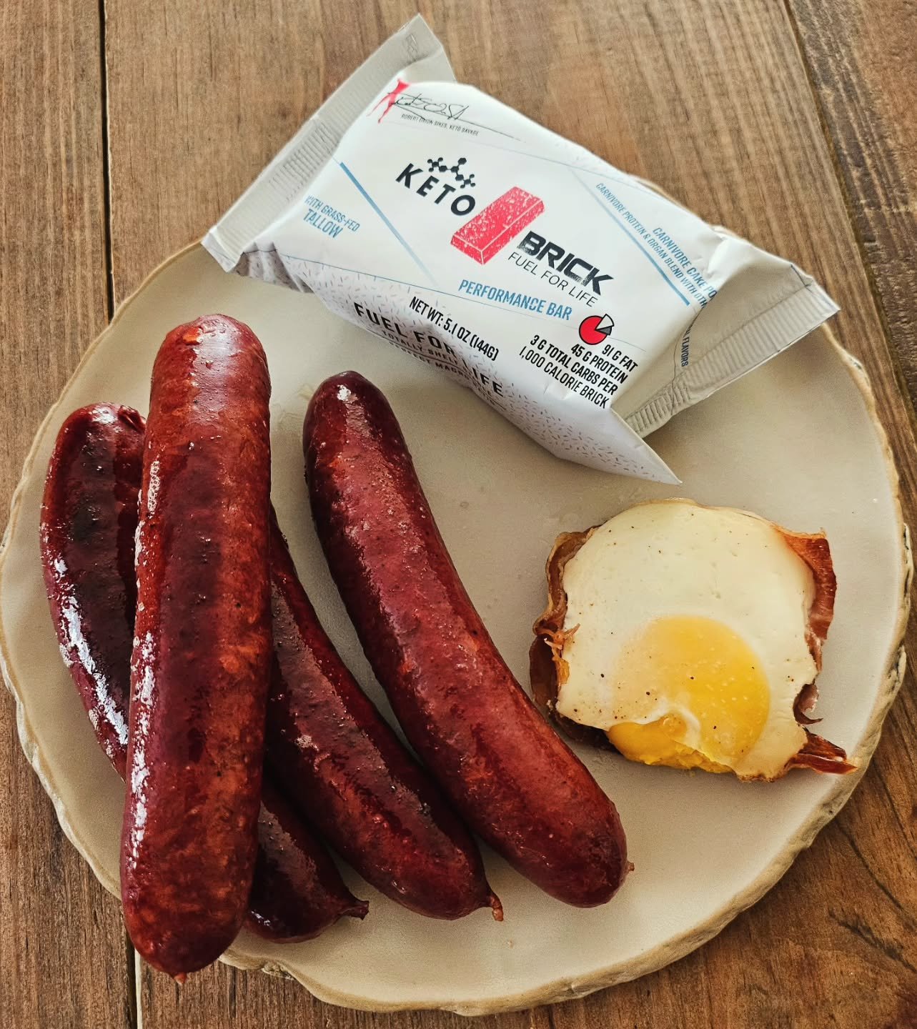 Big breakfast for a busy day! One of my prosciutto egg muffins (recipe on my blog!), beef sausages from @sevensonsfarms &amp; an entire @ketobrick carnivore cake pop! 

Grateful for this nourishing meal and for continued healing. I'm going back to wo