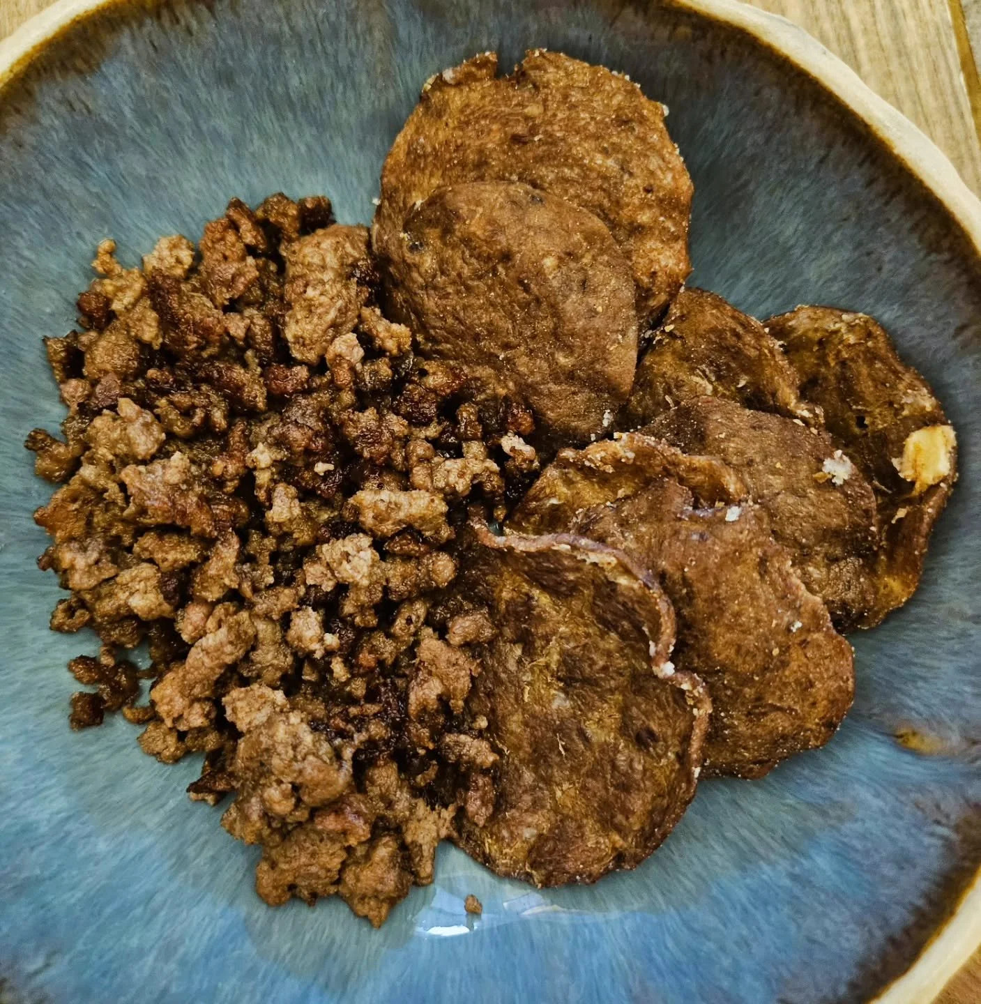 One of my classic power bowls! 16oz Wagyu ground beef seasoned with @redmondrealsalt garlic salt + half a bag of @carnivore.snax ribeye sliders 🥩 

I can feel my muscles and brain powering up already! 💪🏼 🧠 

Learn more about why I choose this com
