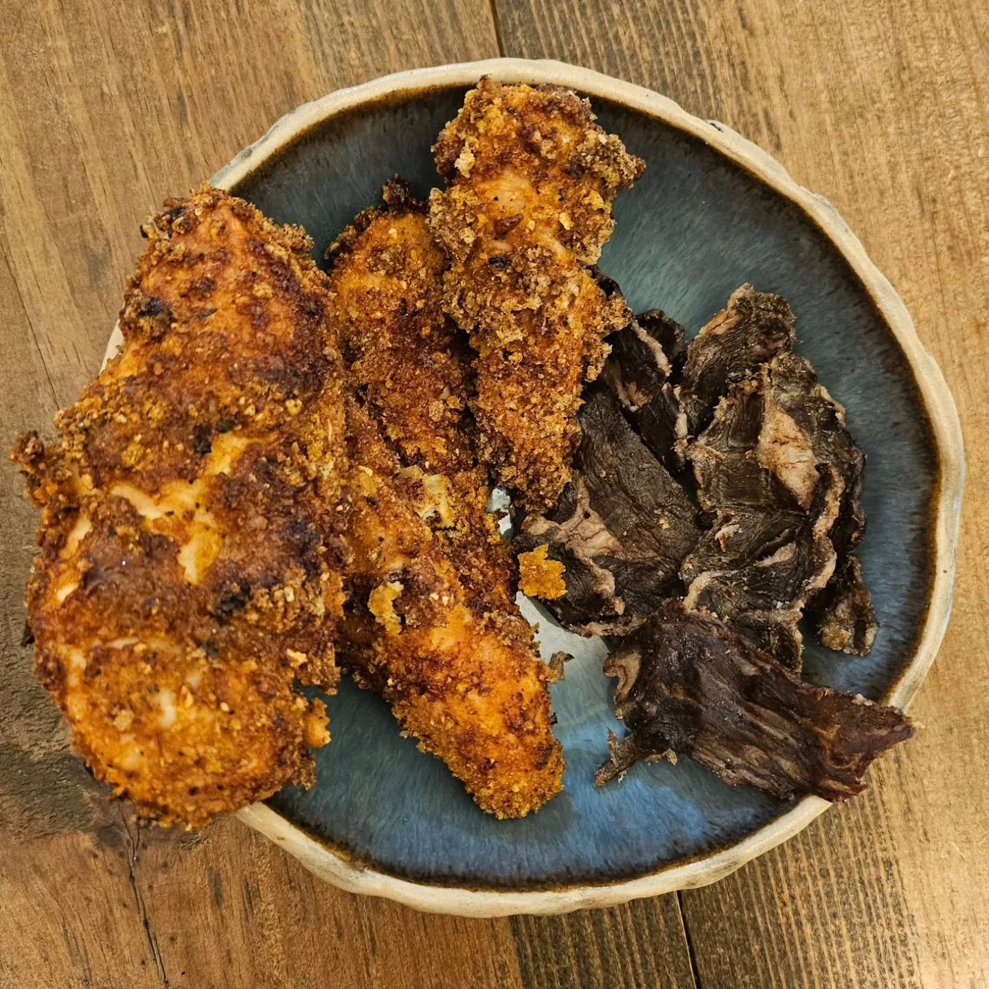 Refueling after a pleasantly productive shift at work with @porkkinggood Cajun fried chicken tenders + my last bag (nooooooo 😭) of @carnivore.snax skirt steak chips. 

I forgot to get a picture of my dipping sauce, but you can find the recipe on my 