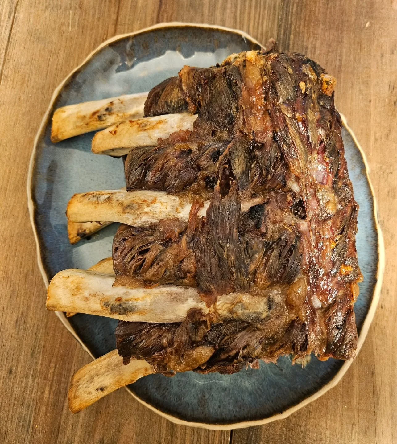 Enjoying this incredible beef rib roast 🔥 Cooked low and slow at 250⁰ F wrapped in foil and marinated in ACV, then I unwrapped it and cranked up the heat to 425⁰ F for ten minutes. 

Simple. Nourishing. Satiating. 

#beefribs #beefroast #eatmeat #ca
