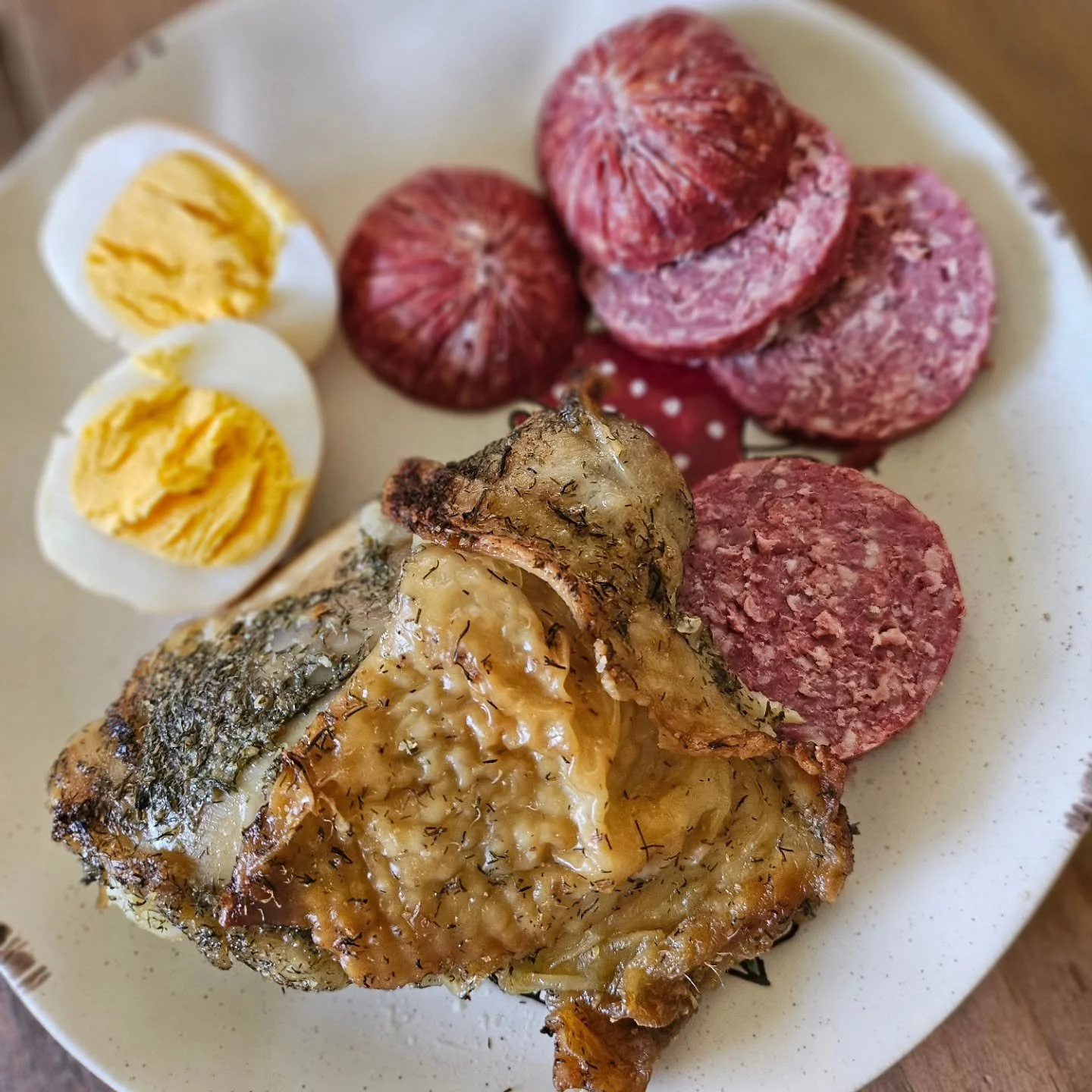 Quick snack plate before heading to work! A leftover chicken thigh, some beef summer sausage from @sevensonsfarms &amp; one of my homemade pickled eggs.

#timeforwork #fuelingup #carnivorediet #summersausage #pickledegg