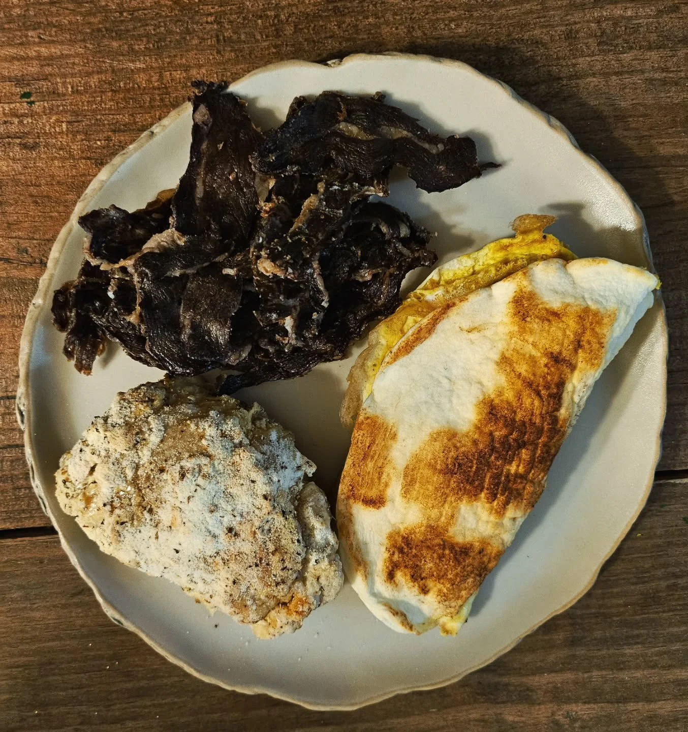 I've been enjoying my variety plates lately! What's on this one?

✅ Leftover chicken thigh fried in egg white powder &amp; scrumptious Greek spices
✅@carnivore.snax skirt steak crisps
✅ Scrambled eggs seasoned with @eatpluck &amp; wrapped in an OG @e