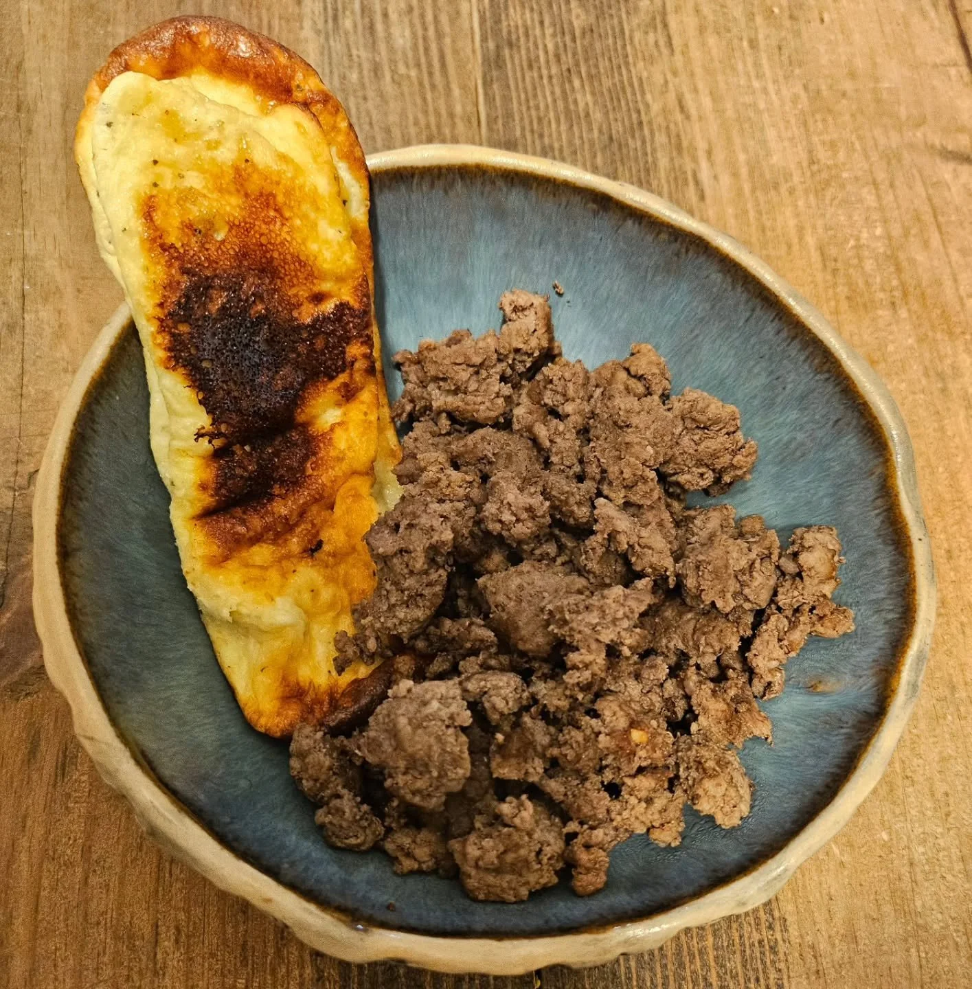 Another late meal after my work shift - comfort food for sure! 16oz ground 80/20 beef seasoned with garlic salt + cheesy carnivore breadsticks using @pinklipsandprotein recipe. 

I rarely eat dairy, especially cheese, because it can be addictive and 