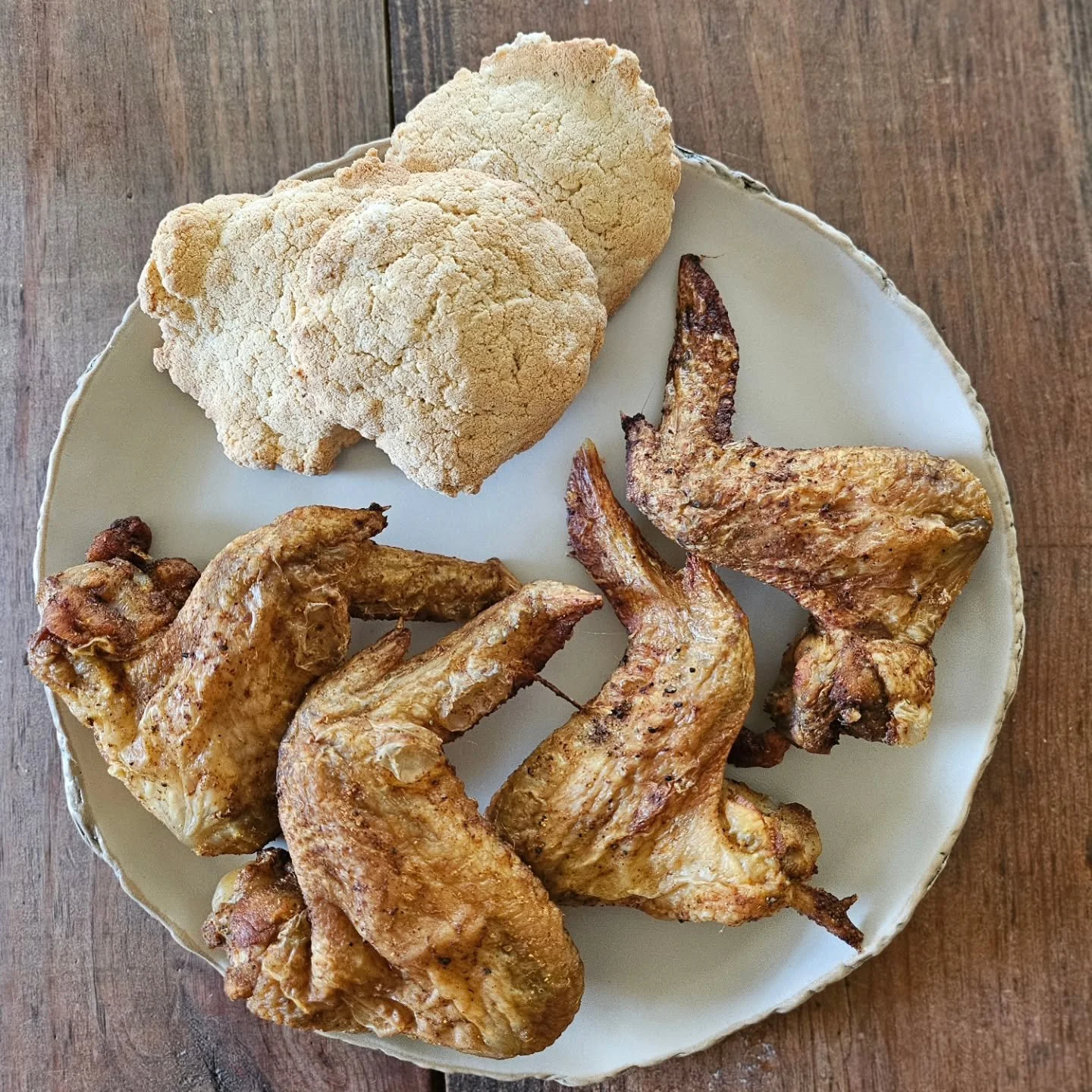 I'm loving this combo for breakfast lately! Chicken wings and my carnivore cookies. 

This time, instead of using butter as a base, I used @carnivore.snax beef tallow. I forgot to take a picture, but their pre-portioned beef tallow tubes are perfect 