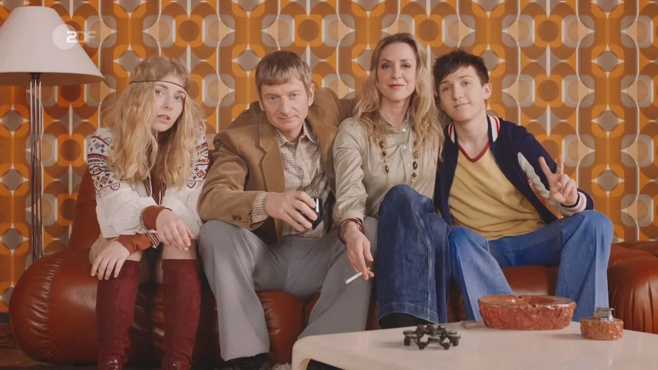 2017_ZDFzeit - Das Jahrhunderthaus, Teil 1_Sofa copy.jpg