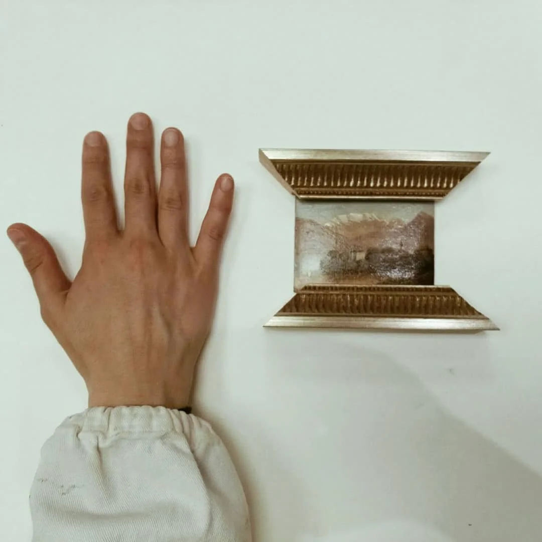 Un tableau tout droit sorti du monde des liliputiens!
#art #atelierdutempspasse #tableau #gulliver #main #restaurations