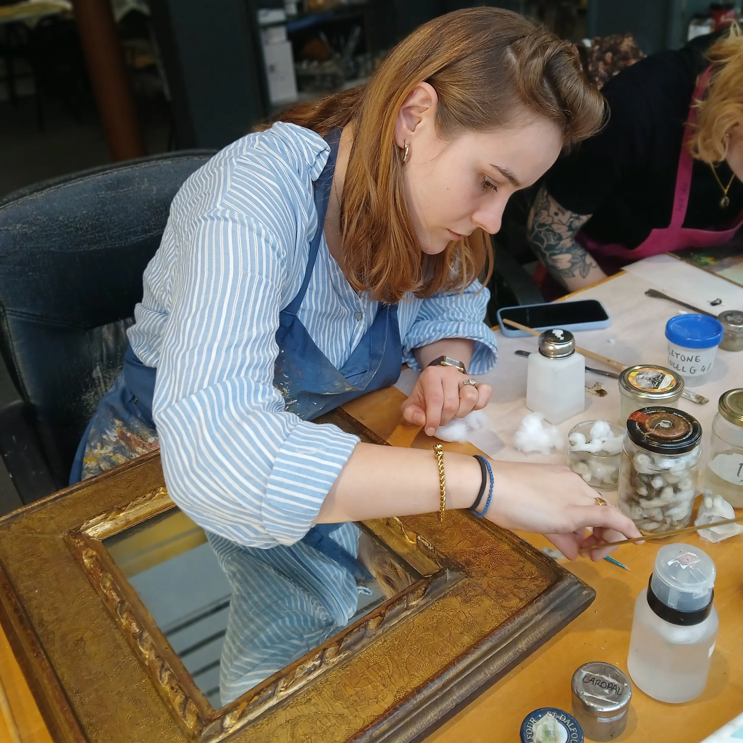 Restaurer un cadre ancien : redonner tout son éclat à l’œuvre